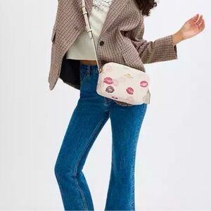 nwt coach Jamie Camera Bag With Lips Print CZ935